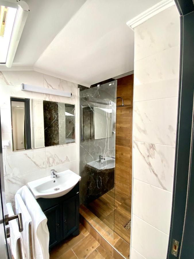 Victoria Rooms Oradea Exteriör bild